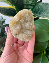 Load image into Gallery viewer, Amethyst Druzy Palm Stone
