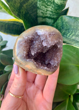 Load image into Gallery viewer, Amethyst Druzy Palm Stone